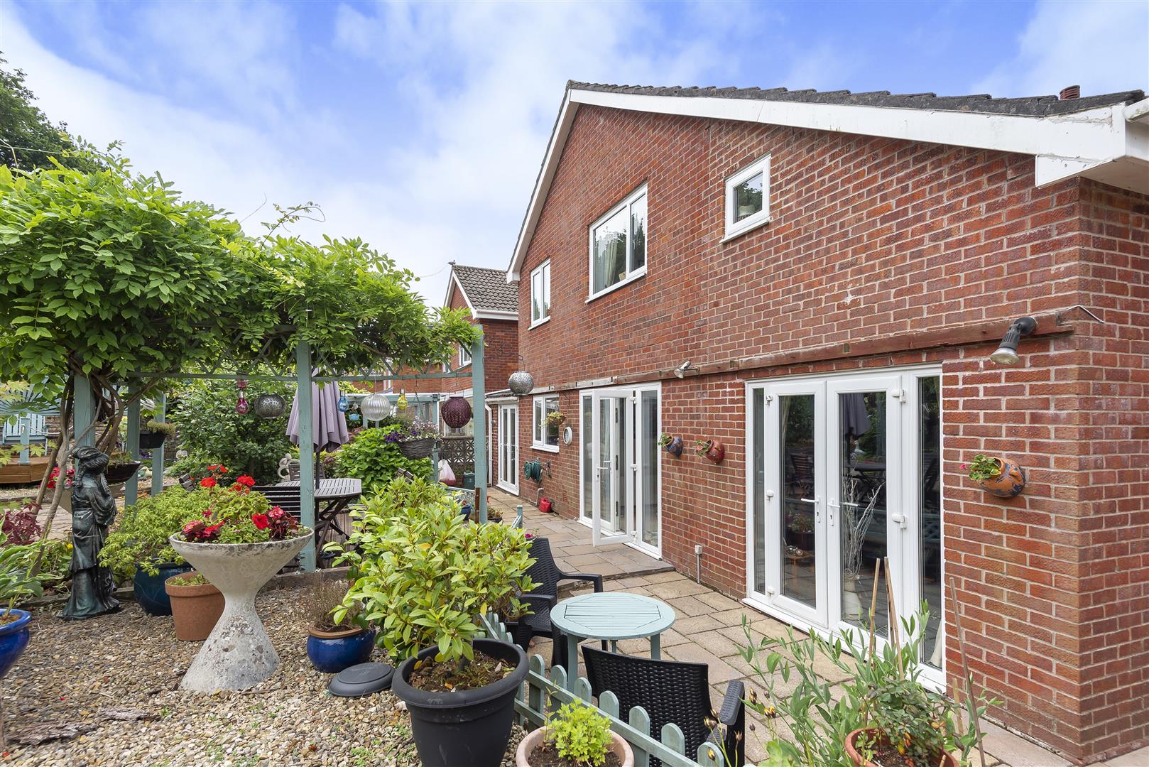 Usk Place, Parc gwernfadog, Morriston, Swansea, SA6 6RE